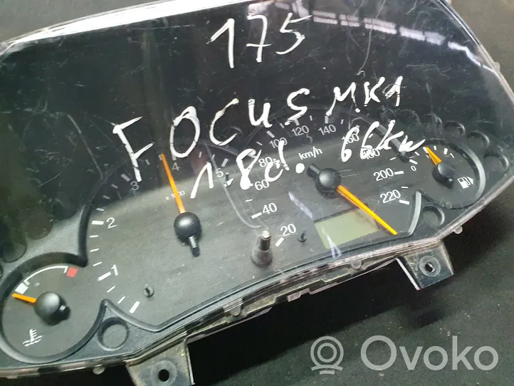 Ford Focus Compteur de vitesse tableau de bord 98AP10841BC