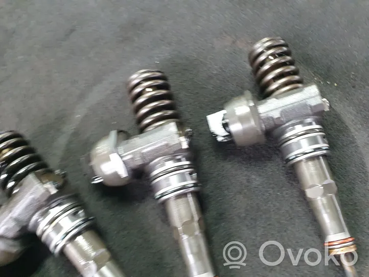 Volkswagen Golf Plus Fuel injector 