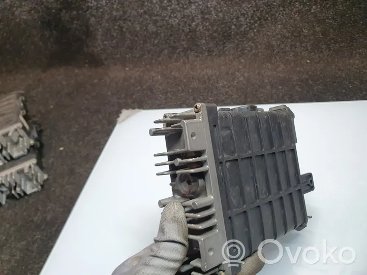 Volkswagen PASSAT B3 Sterownik / Moduł ECU 0261200261