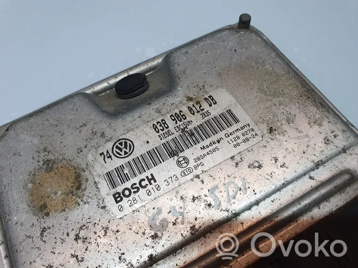 Volkswagen Golf IV Sterownik / Moduł ECU 038906012DB