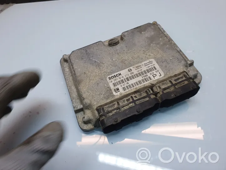 Opel Omega B2 Calculateur moteur ECU 24417198