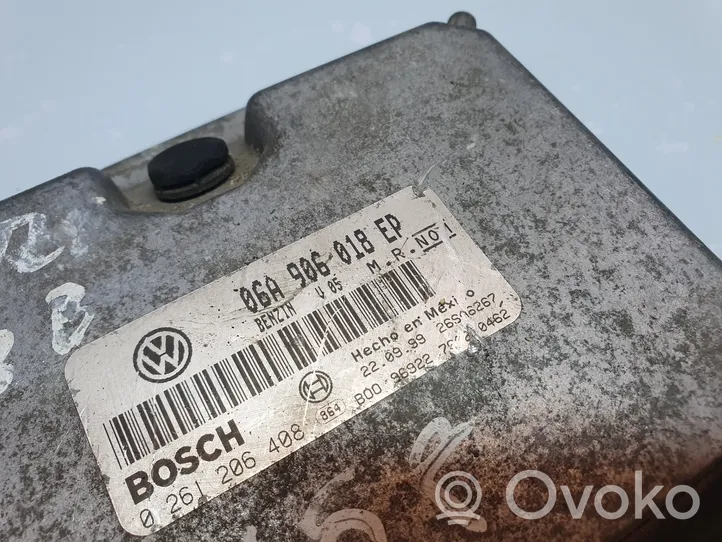 Volkswagen New Beetle Calculateur moteur ECU 06A906018EP