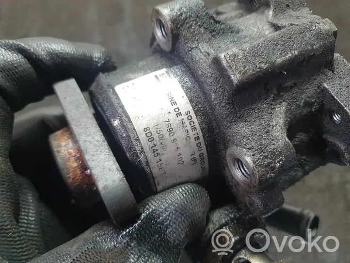 Audi A4 S4 B6 8E 8H Ohjaustehostimen pumppu 8D0145156T