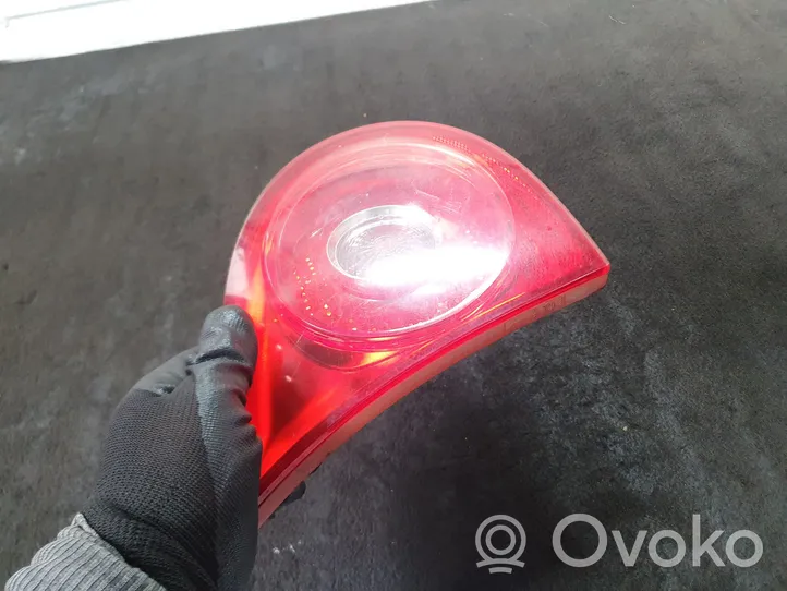 Volkswagen Golf V Lampy tylnej klapy bagażnika 1K6945093G