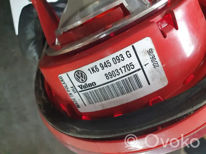 Volkswagen Golf V Lampy tylnej klapy bagażnika 1K6945093G