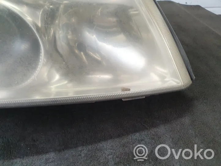 Opel Vectra C Lampa przednia 15588800