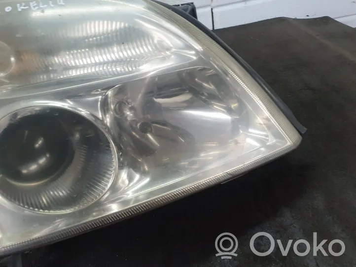 Opel Vectra C Lampa przednia 15588800