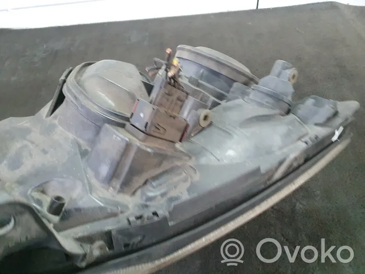 Opel Vectra C Lampa przednia 15588700