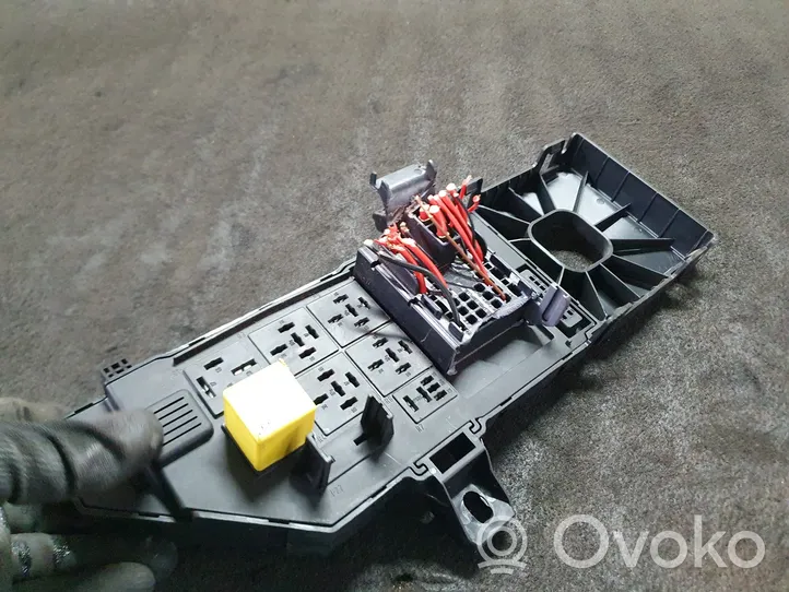 Opel Vectra C Module de fusibles 13223679