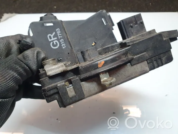 Opel Vectra C Front door lock 13157763