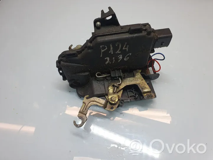 Volkswagen PASSAT B5 Rear door lock 