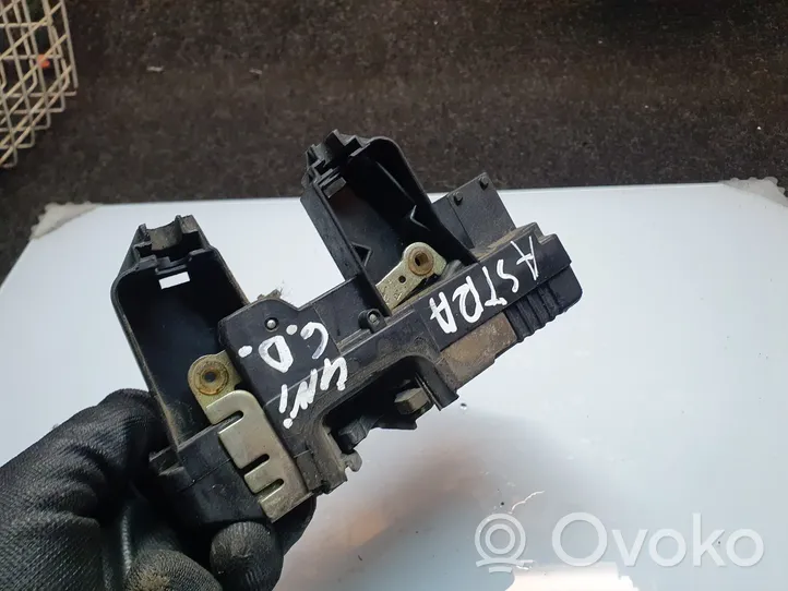 Opel Astra G Rear door lock 90561158