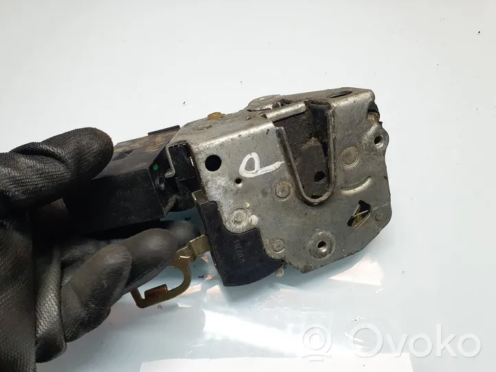 BMW 3 E36 Etuoven lukko 67111387606