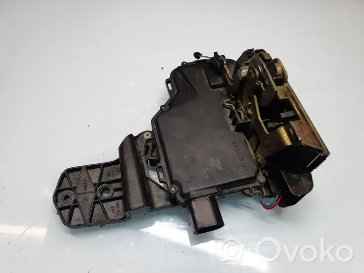 Volkswagen PASSAT B5 Serratura portiera anteriore 3B0837867