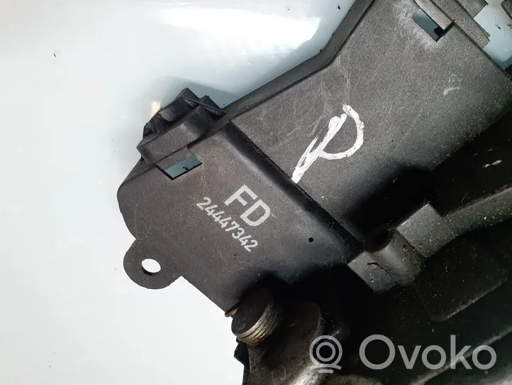 Opel Vectra C Front door lock 24447342