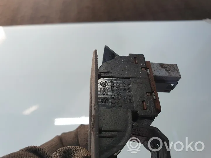 Volkswagen Touran I Fuel tank opening switch 1F0959527