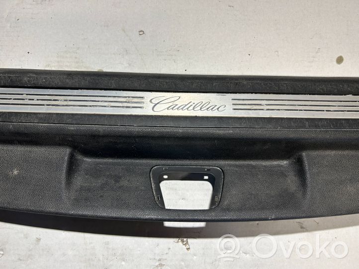 Cadillac Escalade Cache serrure de hayon/coffre arrière 15242386