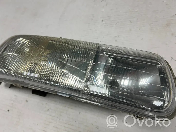 Chevrolet Tahoe Lampa przednia 16525100