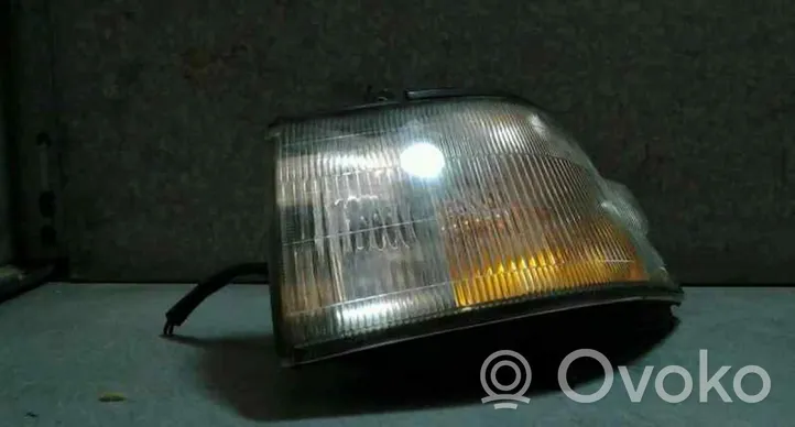 Mazda MPV II LW Lampa przednia L08151070A