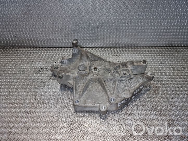 Fiat Doblo Ohjaustehostimen pumpun kannake 55221393