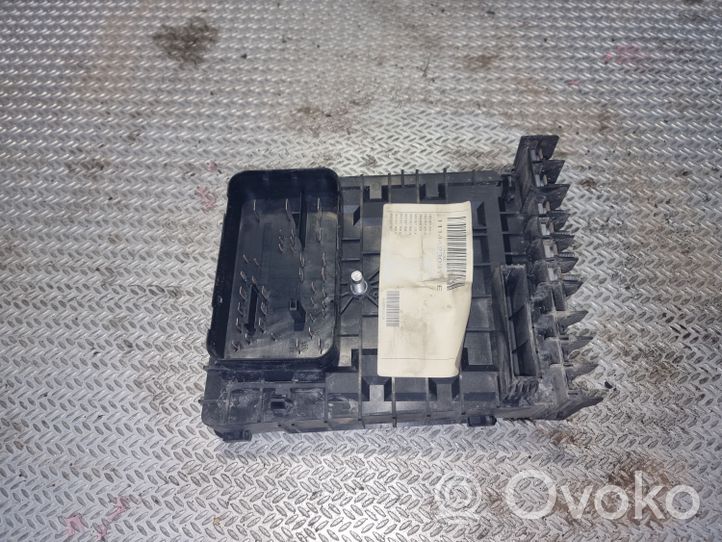 Volkswagen Caddy Module de fusibles 1K0937804L