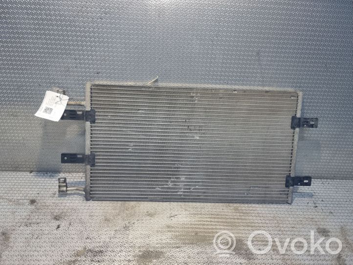 Opel Vivaro Skraplacz / Chłodnica klimatyzacji 817645