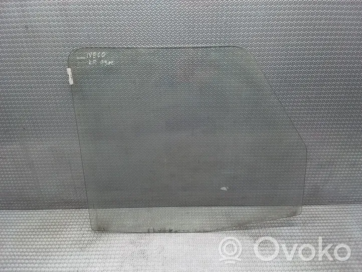 Iveco Daily 30.8 - 9 Vetro del finestrino della portiera anteriore - quattro porte DOT37M13AS2