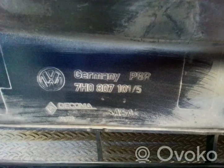 Volkswagen Transporter - Caravelle T5 Front grill 7H0807101