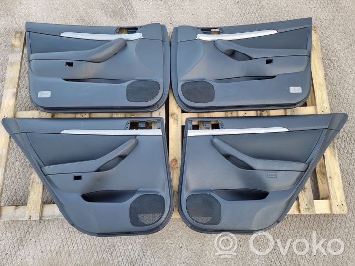 Toyota Avensis T250 Set di rivestimento del pannello della portiera 6762005560