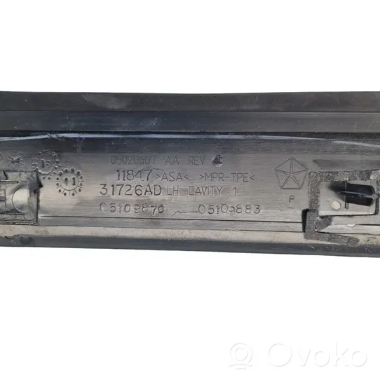 Dodge Grand Caravan Takaoven lasin muotolista AR3317B968ADW