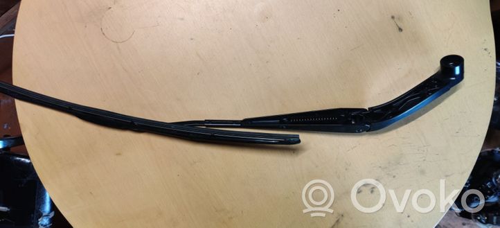 Chevrolet Malibu Front wiper blade arm 