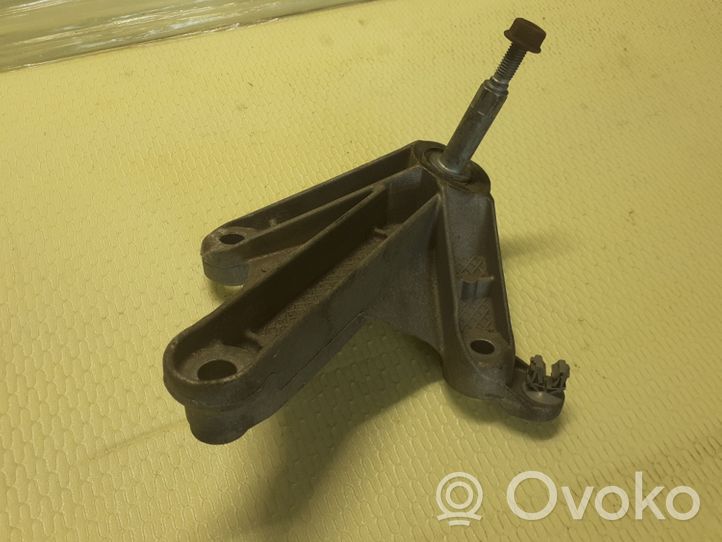 Dacia Dokker Supporto di montaggio scatola del cambio 8200043084