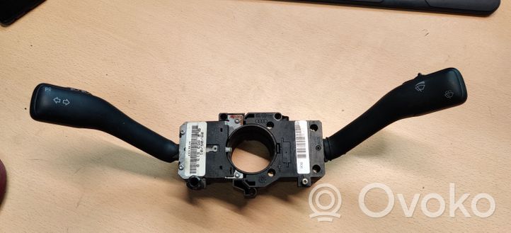 Volkswagen PASSAT B5.5 Interruptor/palanca de limpiador de luz de giro 4B0953503E