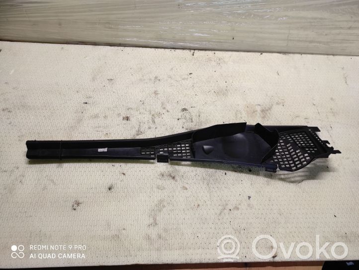 Dacia Duster Windshield trim 8200825457