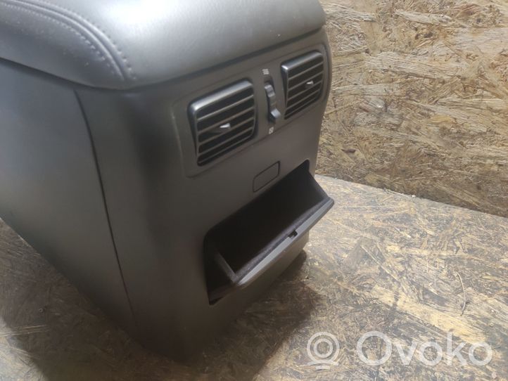 Infiniti Q70 Y51 Consolle centrale del vano portaoggetti P13280B34000