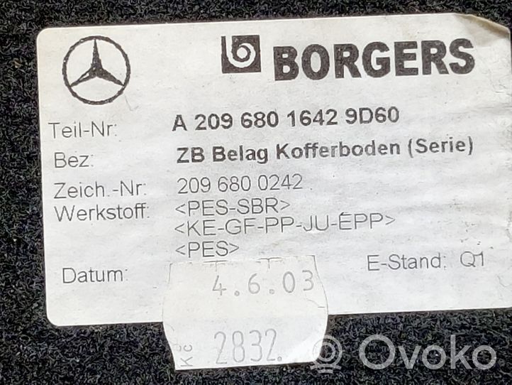 Mercedes-Benz CLK A209 C209 Wykładzina bagażnika A2096801642