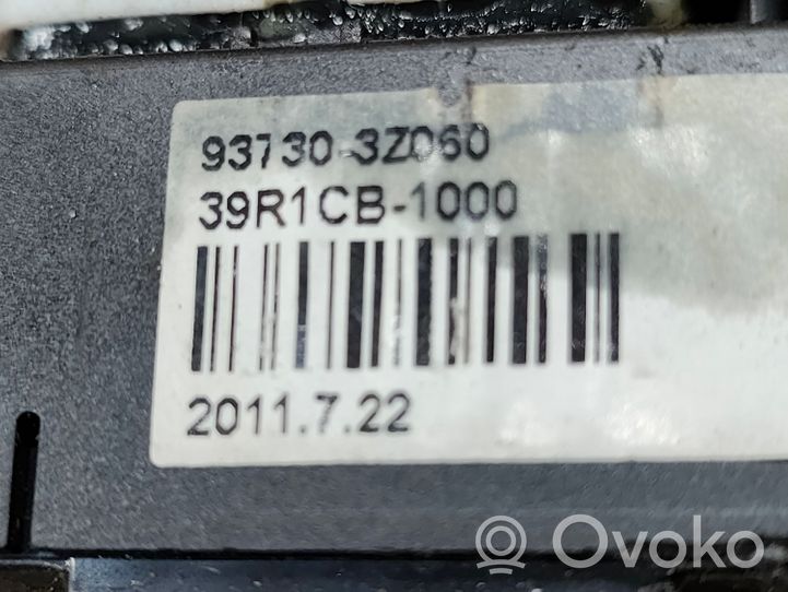 Hyundai i40 Istuimen lämmityksen kytkin 937303Z060