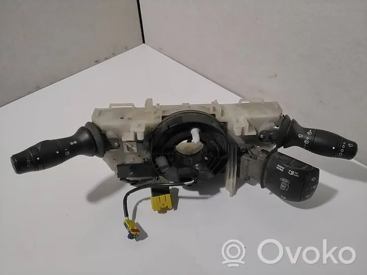 Opel Movano B Leva/interruttore dell’indicatore di direzione e tergicristallo 681720005R