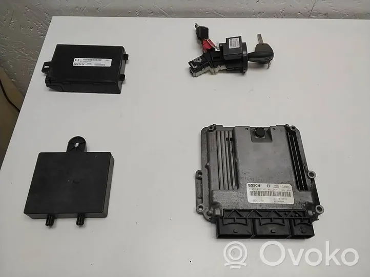 Opel Vivaro Engine ECU kit and lock set 237103984R