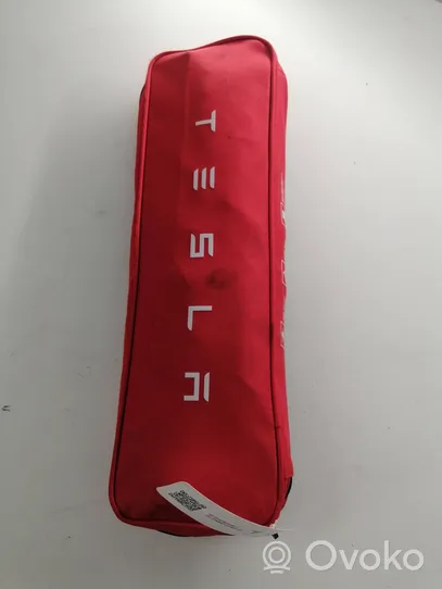 Tesla Model 3 Kit di pronto soccorso P147507600C
