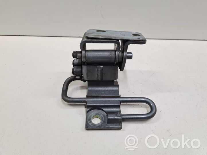 Volkswagen Touareg I Cerniera inferiore della portiera anteriore 7L0831412