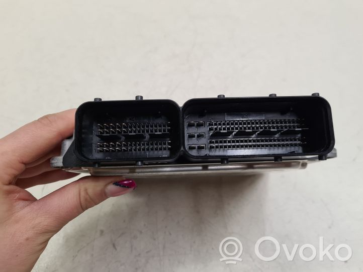 Volkswagen Touran I Calculateur moteur ECU 03G906021MM