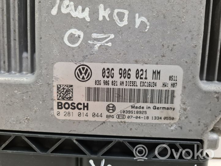Volkswagen Touran I Блок управления двигателя 03G906021MM