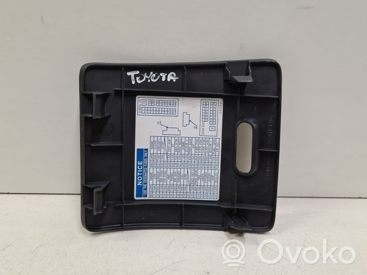 Toyota Avensis T250 Coperchio scatola dei fusibili 5554005010