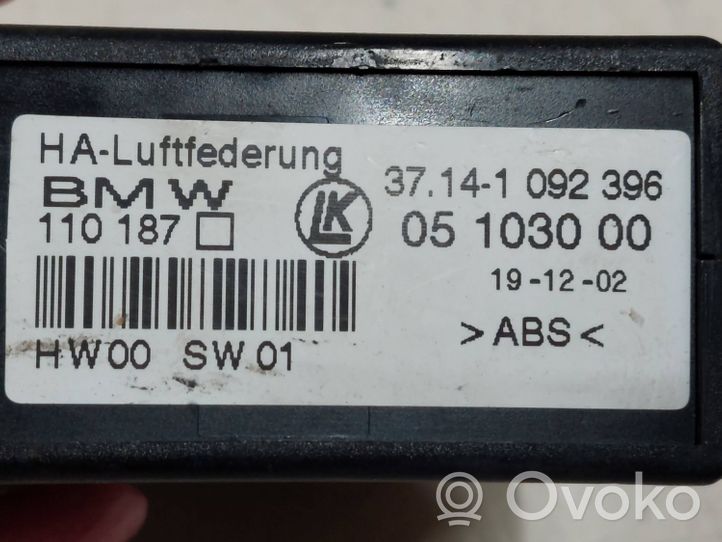 BMW X5 E53 Sterownik / Moduł tylnego zawieszenia pneumatycznego 37141092396