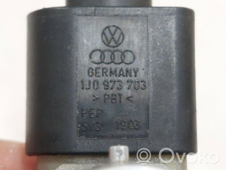 Audi A8 S8 D3 4E Parkošanās (PDC) sensors (-i) 3687506