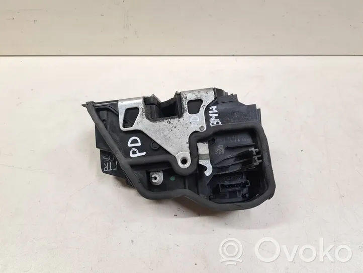 BMW 5 GT F07 Front door lock 7202144