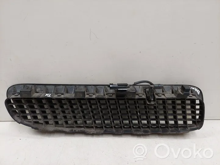 BMW X5 E53 Kratka wlotu powietrza na maskę 51137113731