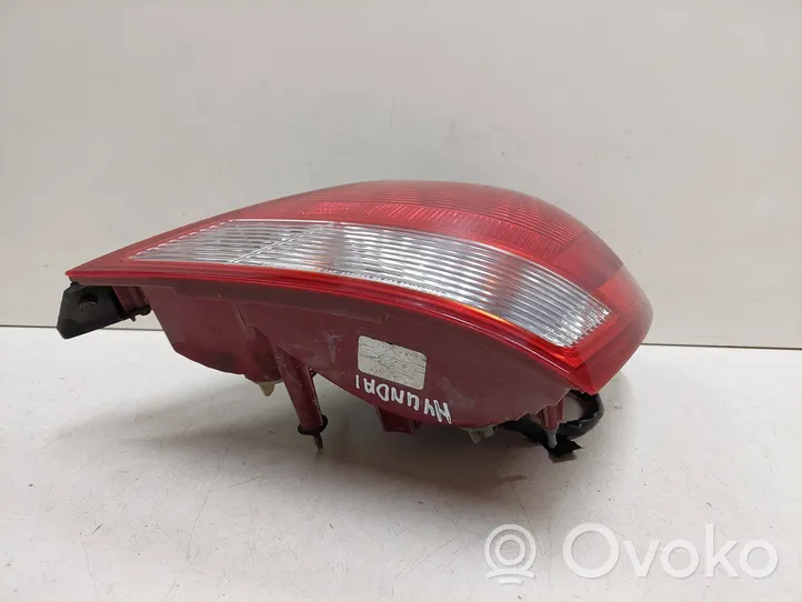 Hyundai Elantra Rear/tail lights 924022D0