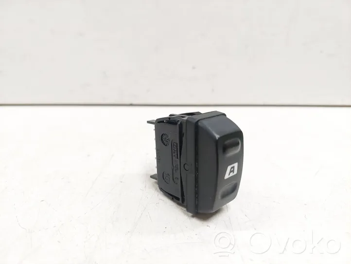 Citroen Xsara Picasso Electric window control switch 22681